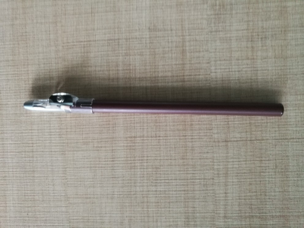 Round eyebrow pencil with lid brush, crayon refill double lock color eyebrow pencil, waterproof, sweat-proof and non-smudging.