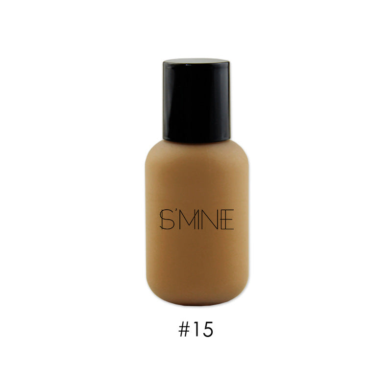 16-color liquid foundation, the powder is delicate and smooth, moisturizing and moisturizing without getting stuck in powder